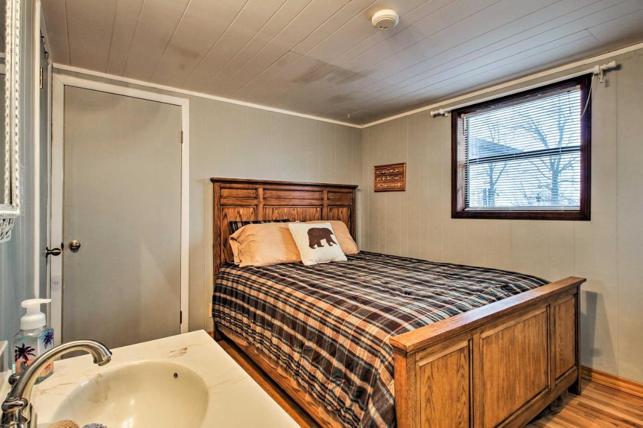Rustic Stockton Lake Cabin Half Mile To Boat Ramp! Exterior photo